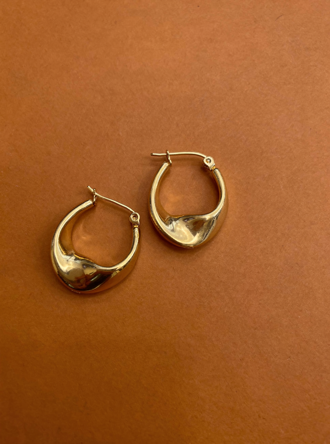 Isabella Hoops