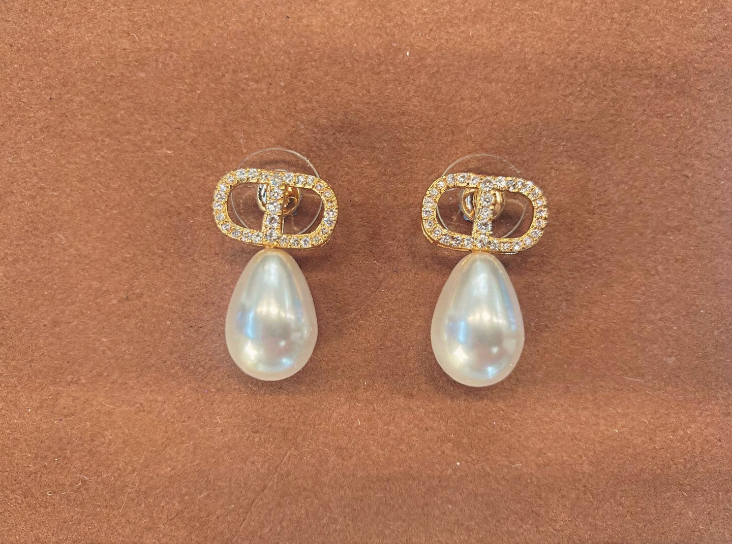 Gold Margo pearl statement Earring