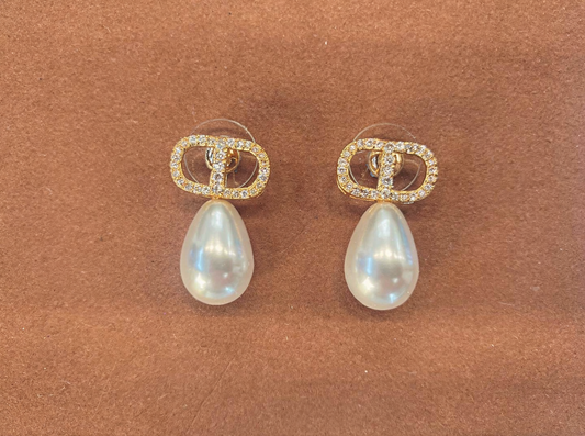 Gold Margo pearl statement Earring