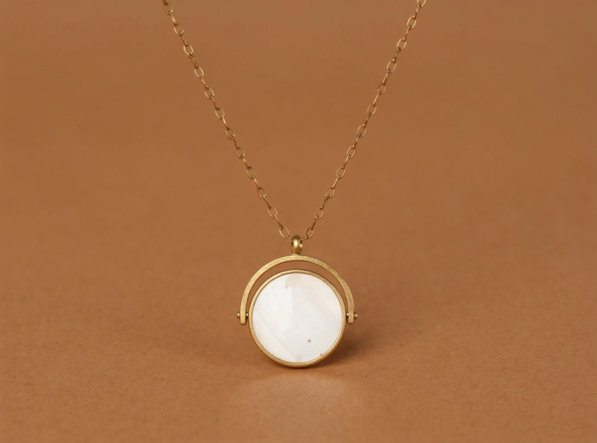 Banbha Spinning Pendant